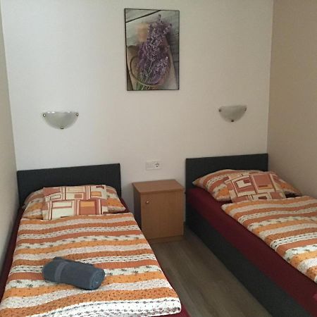 Dravecz Apartman Балатонлелле Экстерьер фото