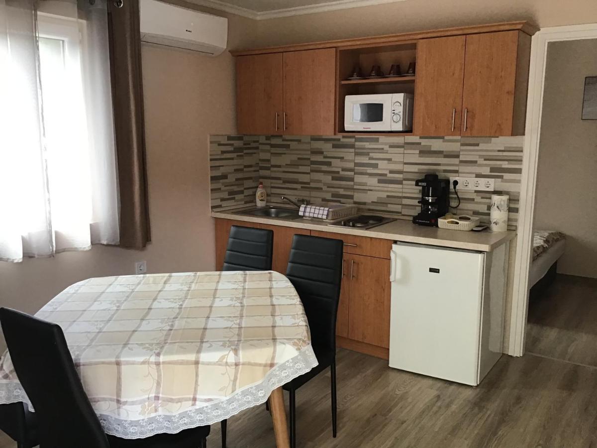 Dravecz Apartman Балатонлелле Экстерьер фото